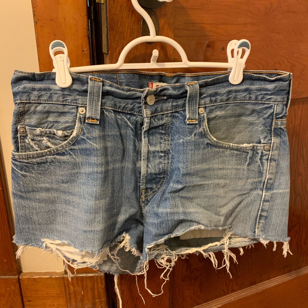 Levi’s Distressed Jean Short